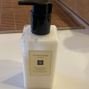 Jo Malone English Pear & Freesia Lotion with Black Pump